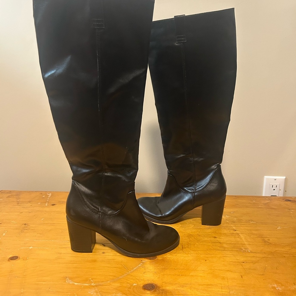 Elegant Black Heeled Boots for Women
